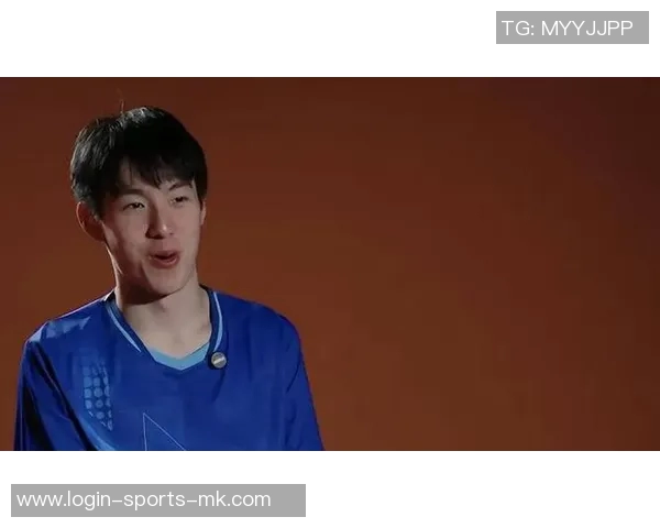 男生为篮球明星献上敬意的磕头礼引发热议,体现偶像崇拜与青春热情 男生为篮球明星献上敬意的磕头礼引发热议,体现偶像崇拜与青春热情